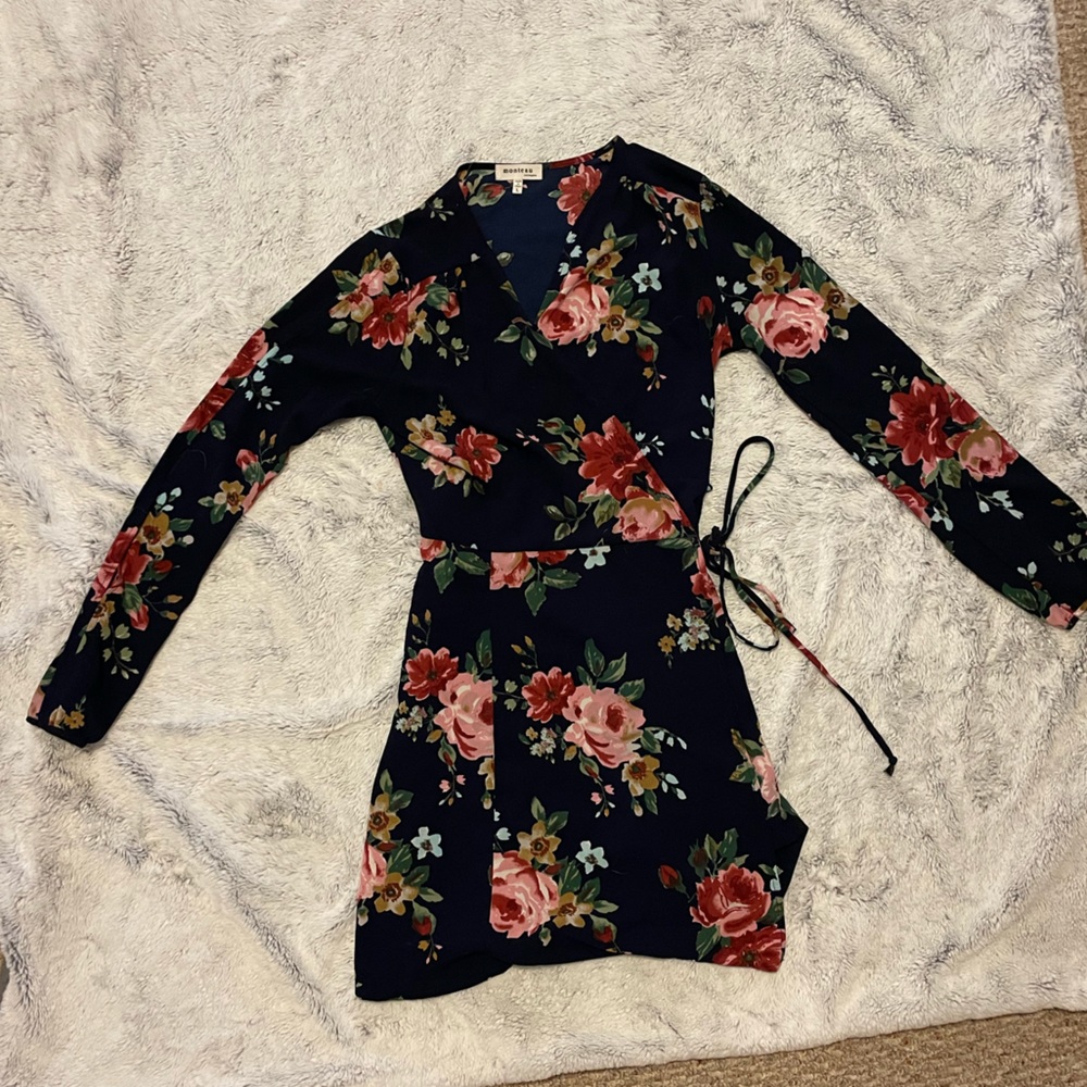 ✨3/$15✨ Navy floral wrap dress